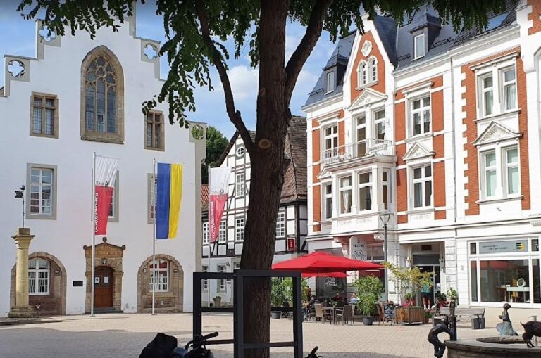 Brakel Platz mit Brunnen, das Mädchen von Brakel